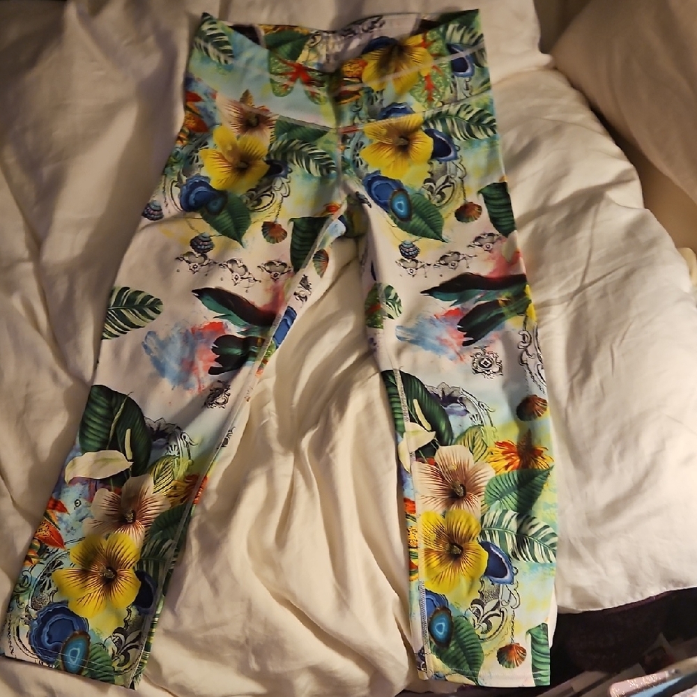 Athleta Tropical Godess Capri"s